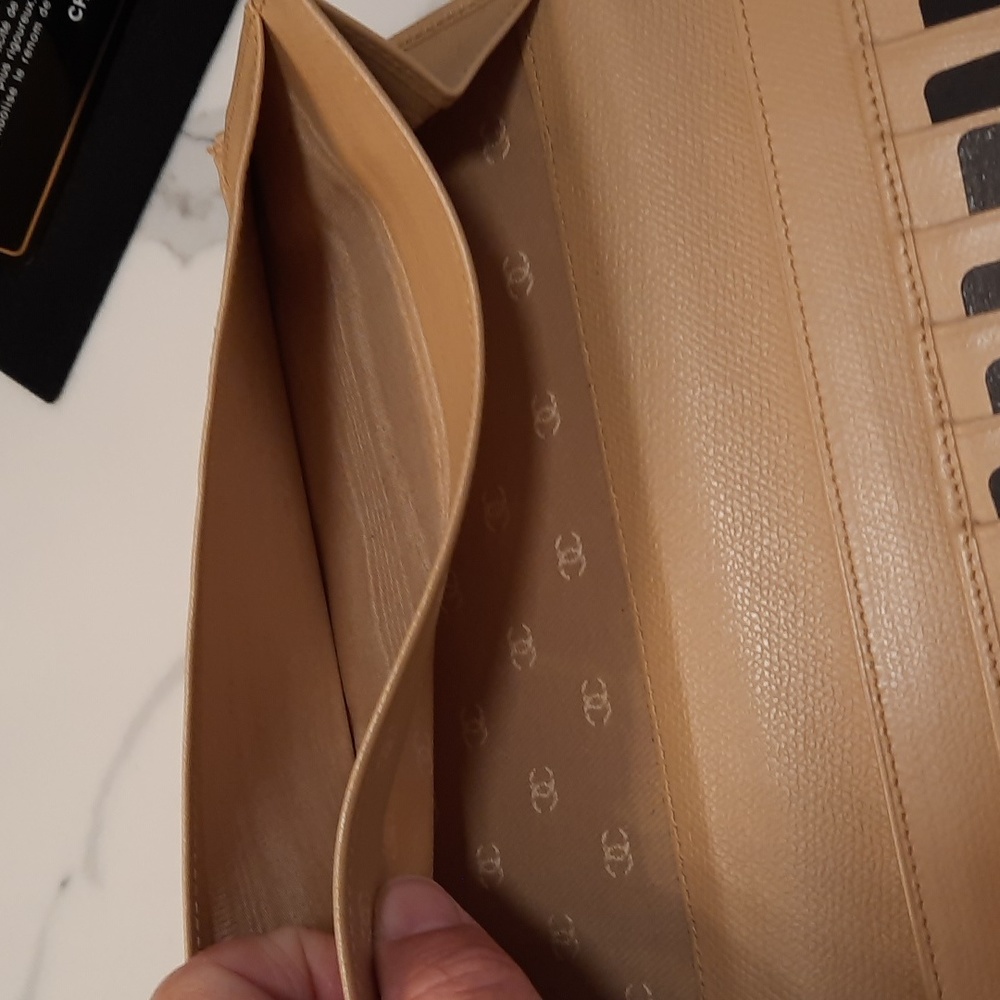 Authentic chanel wallet - Picture 6 of 10